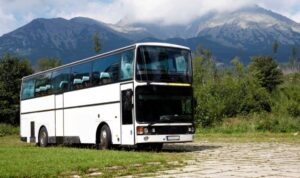 Notruf auf der Autobahn: Linienbus mit offenen Türen gestoppt und stillgelegt