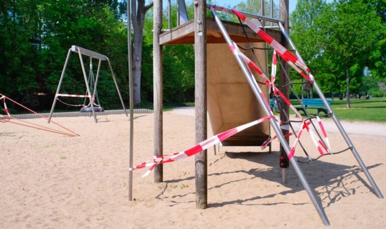 Schraube an Rutsche tötet 13-Jährigen – Park sofort gesperrt