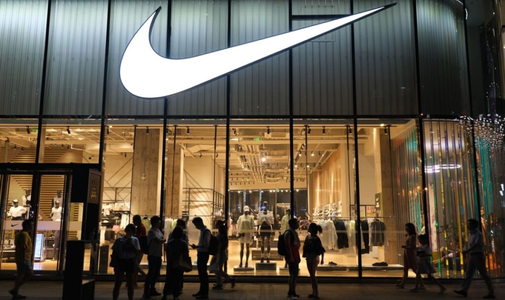 Nike unter Druck: Konzern kündigt weitere Stellenstreichungen an