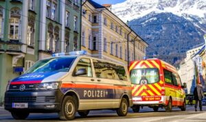 Spaziergängerin entdeckt Auto – Großeinsatz endet mit Leichenfund