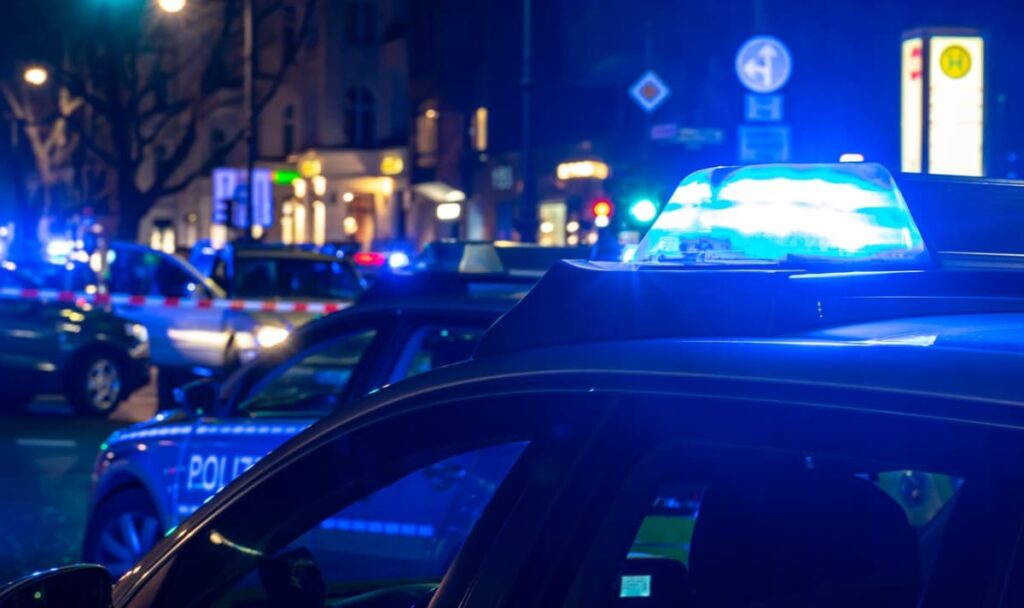 Waffenkontrolle eskaliert: Behördenmitarbeiter tot, Schütze verbarrikadiert