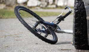 Tödlicher Radunfall: 18-jähriger stirbt auf dem Weg zum Training