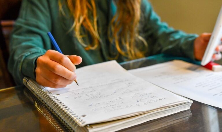 Tausende Schüler profitieren: Anmeldung für Gratis-Nachhilfe startet