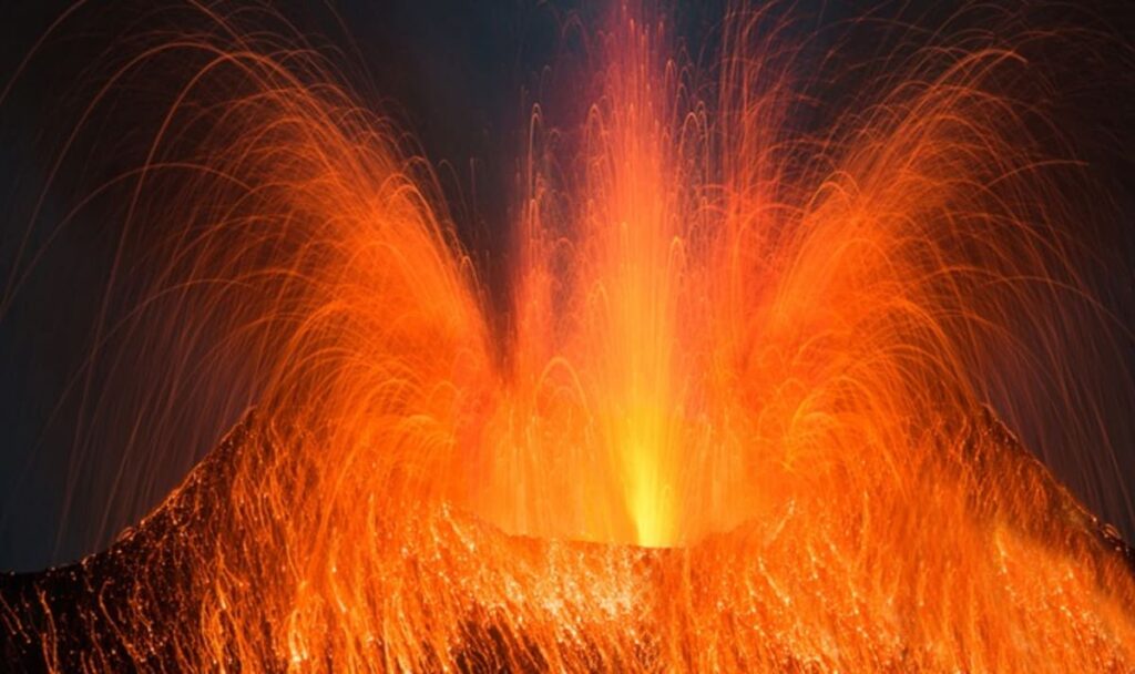 Minus 50 Grad, brodelnde Lava – Dieser Vulkan spuckt Gold