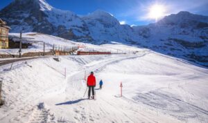 Skifahren wird immer teurer: So sparen Sie beim Winterurlaub