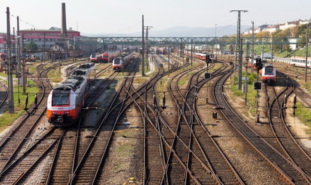 ÖBB warnen vor Lebensgefahr: Neue Bahnanlagen unter Hochspannung