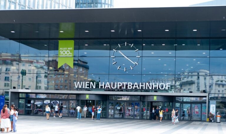 Tausende Euro gestohlen: Ehemann entdeckt Verdächtige am Hauptbahnhof