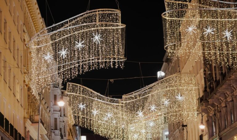 Weihnachten mitten im Oktober: In Wien hängt schon die erste Beleuchtung