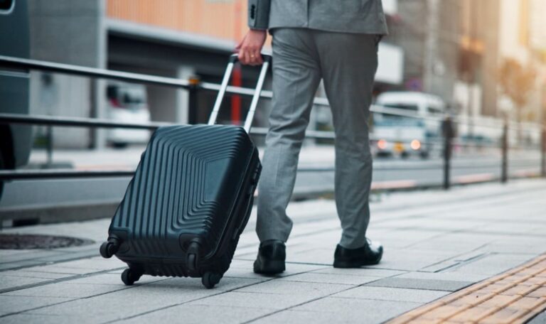 Neue Regel im Stephansdom: Trolleys und große Koffer bleiben draußen