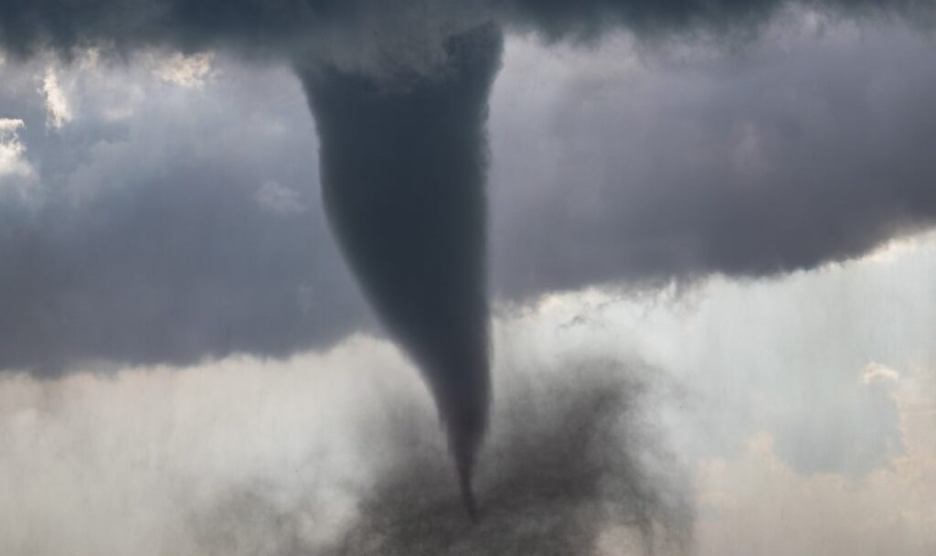 Tödlicher Tornado in der Nacht: Vier Arbeiter kommen ums Leben