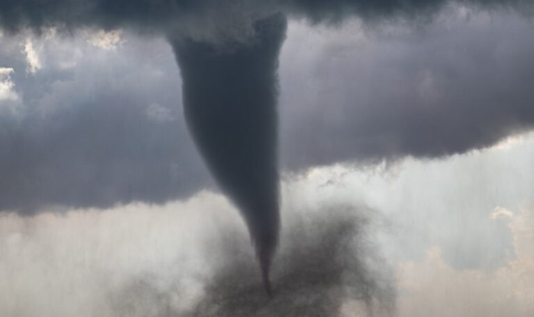 Tödlicher Tornado in der Nacht: Vier Arbeiter kommen ums Leben