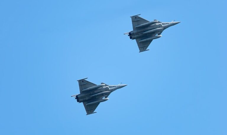 Entführungsalarm über Kroatien: Rafale fängt Passagierflugzeug ab