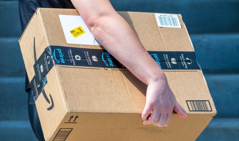 2 Euro pro Paket: Neue Steuer sorgt für heftige Kritik