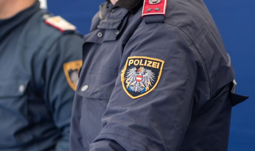 Nazi-Verdacht und Belästigungsvorwürfe: Elitepolizist vom Dienst suspendiert