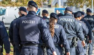 Razzia gegen Rechtsextreme: Zehn Hausdurchsuchungen in Österreich