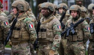 Frankreich warnt Bevölkerung: Einsatz von Soldaten nicht mehr ausgeschlossen