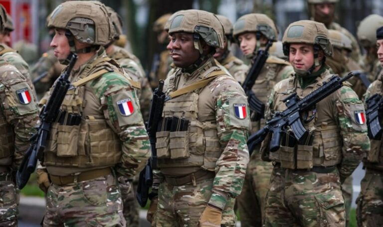 Frankreich warnt Bevölkerung: Einsatz von Soldaten nicht mehr ausgeschlossen