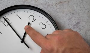 Zeitumstellung 2026: An diesem Tag werden die Uhren zurückgestellt