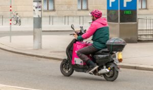 Neue E-Moped-Regeln: 81 Verstöße bei nur einer Kontrolle