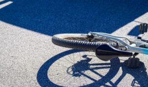 E-Biker (74) verletzt nach Kollision mit Hund
