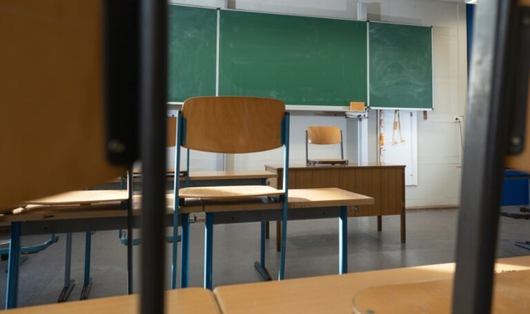 Frauen beleidigt, Einfluss auf Notengebung: Schwere Vorwürfe gegen Schuldirektor