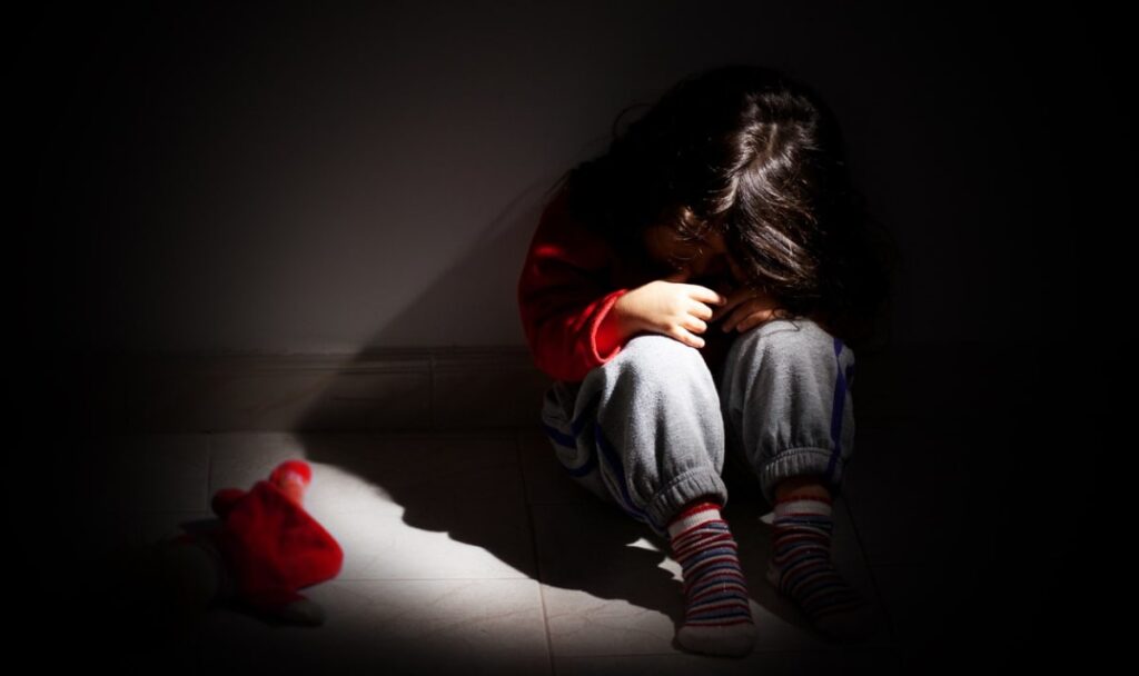 Leihmutterskandal: Mindestens 14 Kinder misshandelt, Ehepaar verhaftet