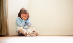 Schläge, Demütigungen, Drohungen: Erzieherin misshandelte Kleinkinder