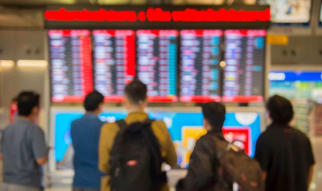 Technik-Kollaps und Streik-Alarm: Hunderte Flüge gestrichen
