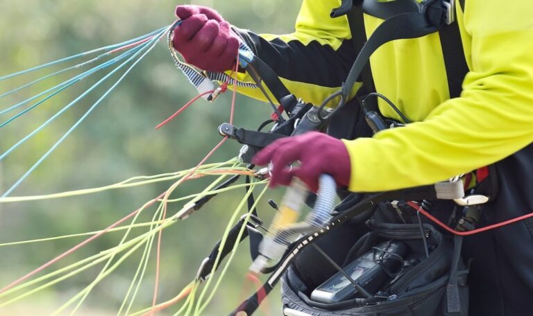 Vater und Tochter (4) stürzen mit Paraglider ab – beide schwer verletzt