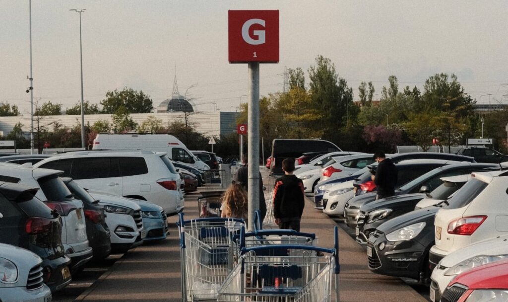 Supermarkt zu, Parkplatz leer: Warum euch das Parken trotzdem teuer kommen kann