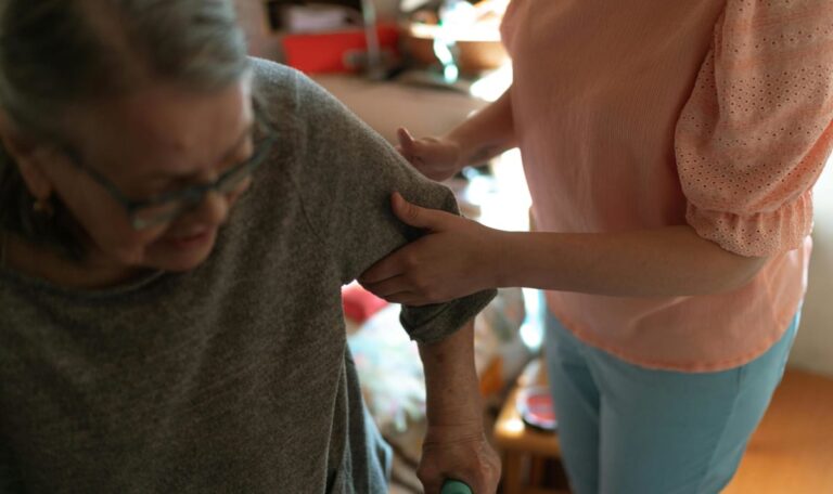 Pflegekosten: Neue Steuerregel soll Familien früher entlasten