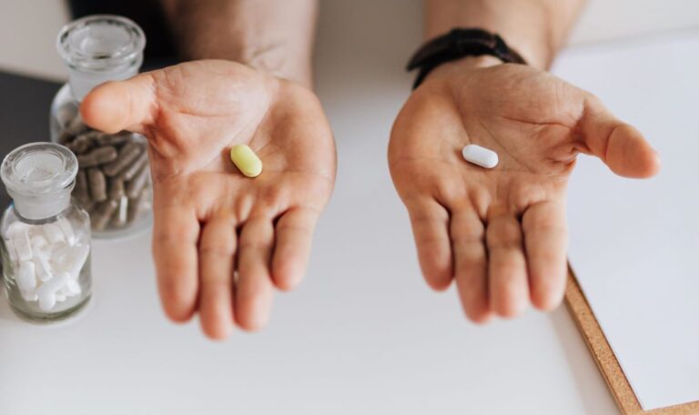 Die E-Card in Wien, die Tabletten aus der Heimat: Warum Medikamente mitreisen